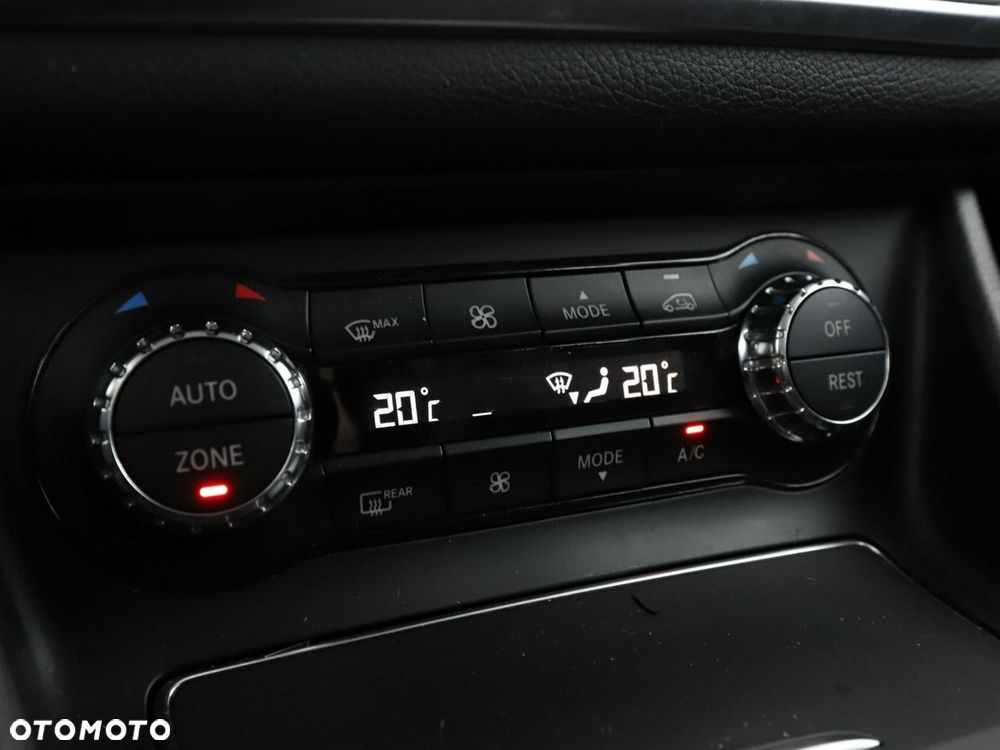 Mercedes-Benz GLA 180 d Urban - 28