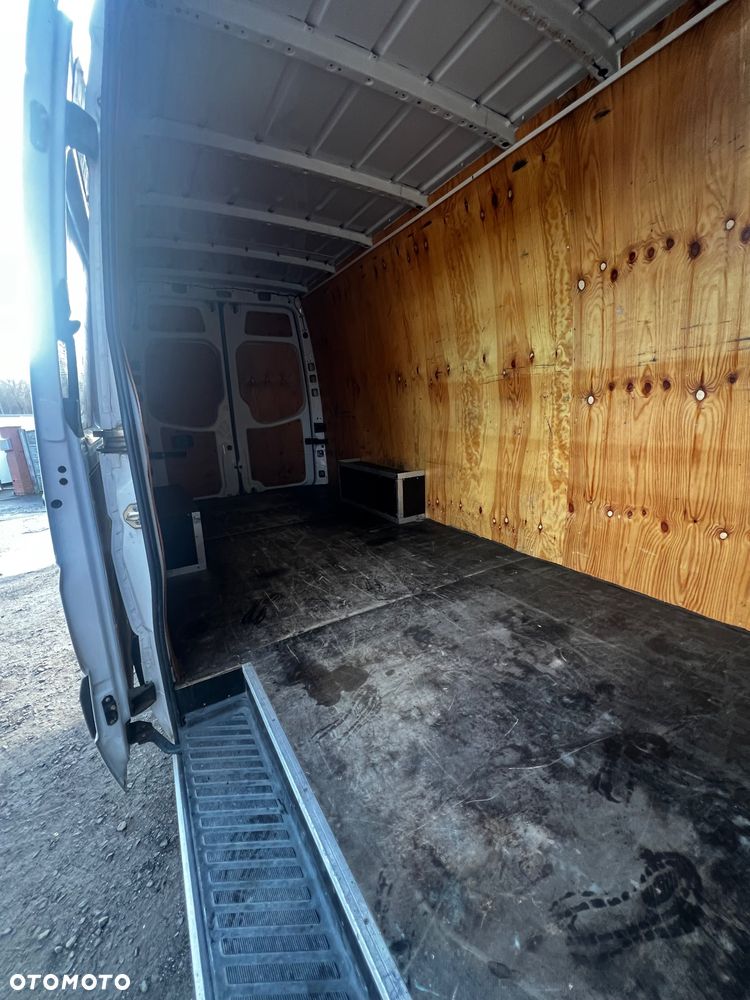 Mercedes-Benz Sprinter - 25