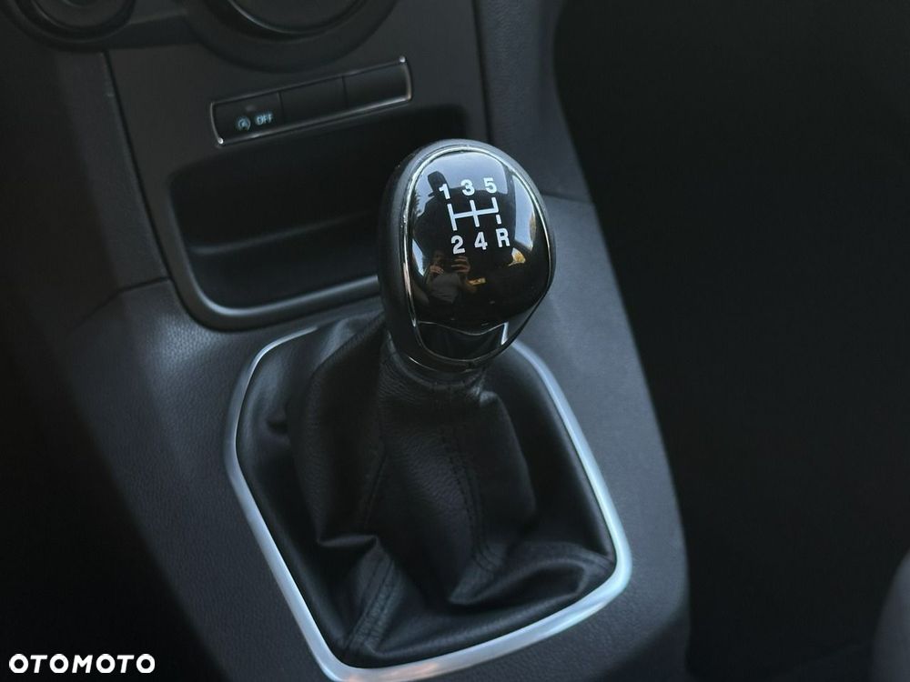 Ford Fiesta - 24
