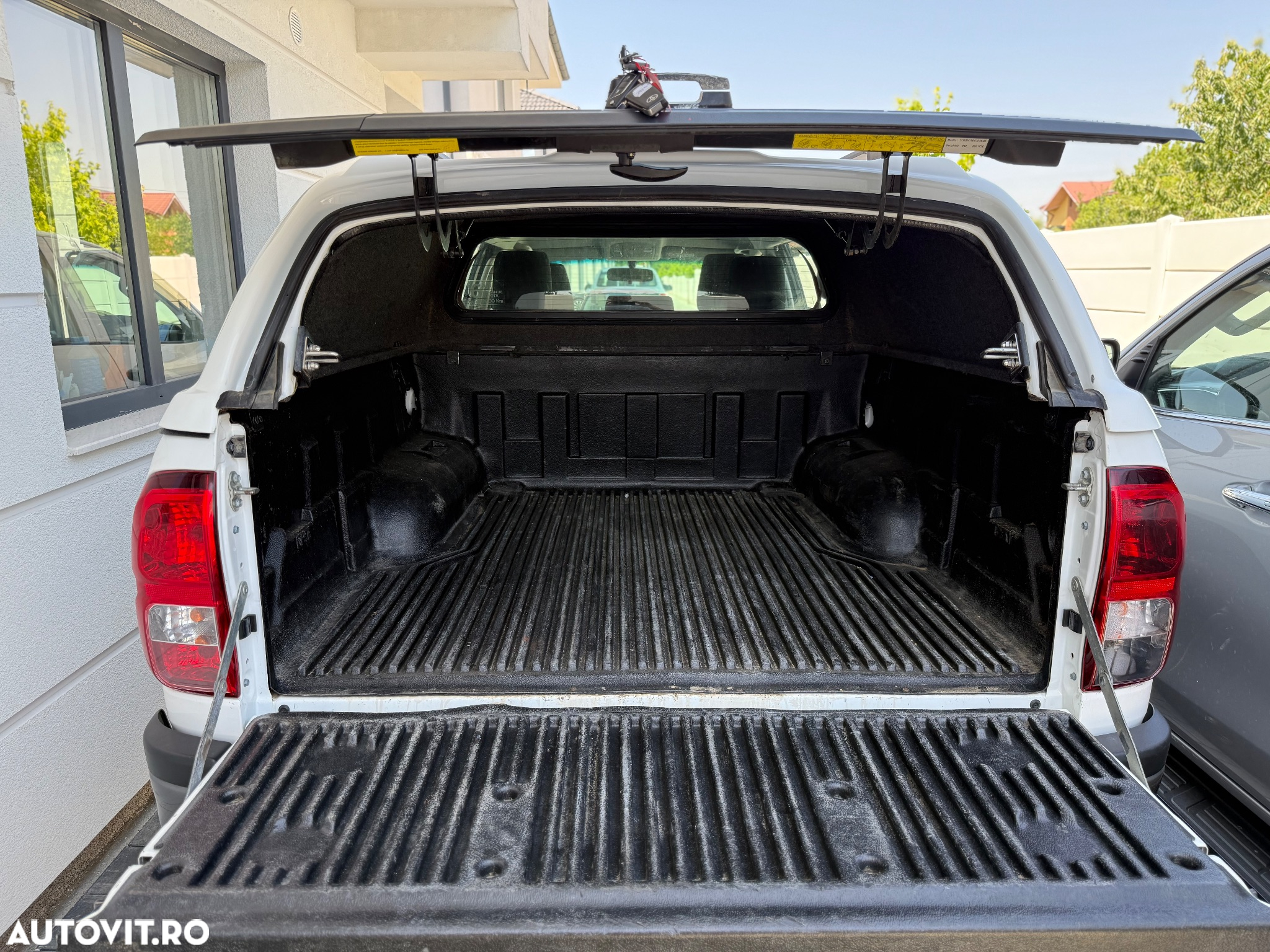 Toyota Hilux 2.4D 150CP 4x4 Double Cab 6MT Style - 17