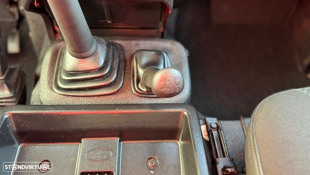 Land Rover Defender 110 DPF Station Wagon E - 31