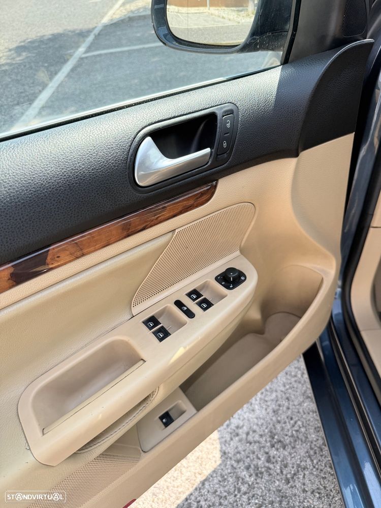 VW Jetta - 16