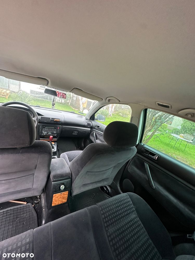 Volkswagen Passat 1.6 Comfortline - 15