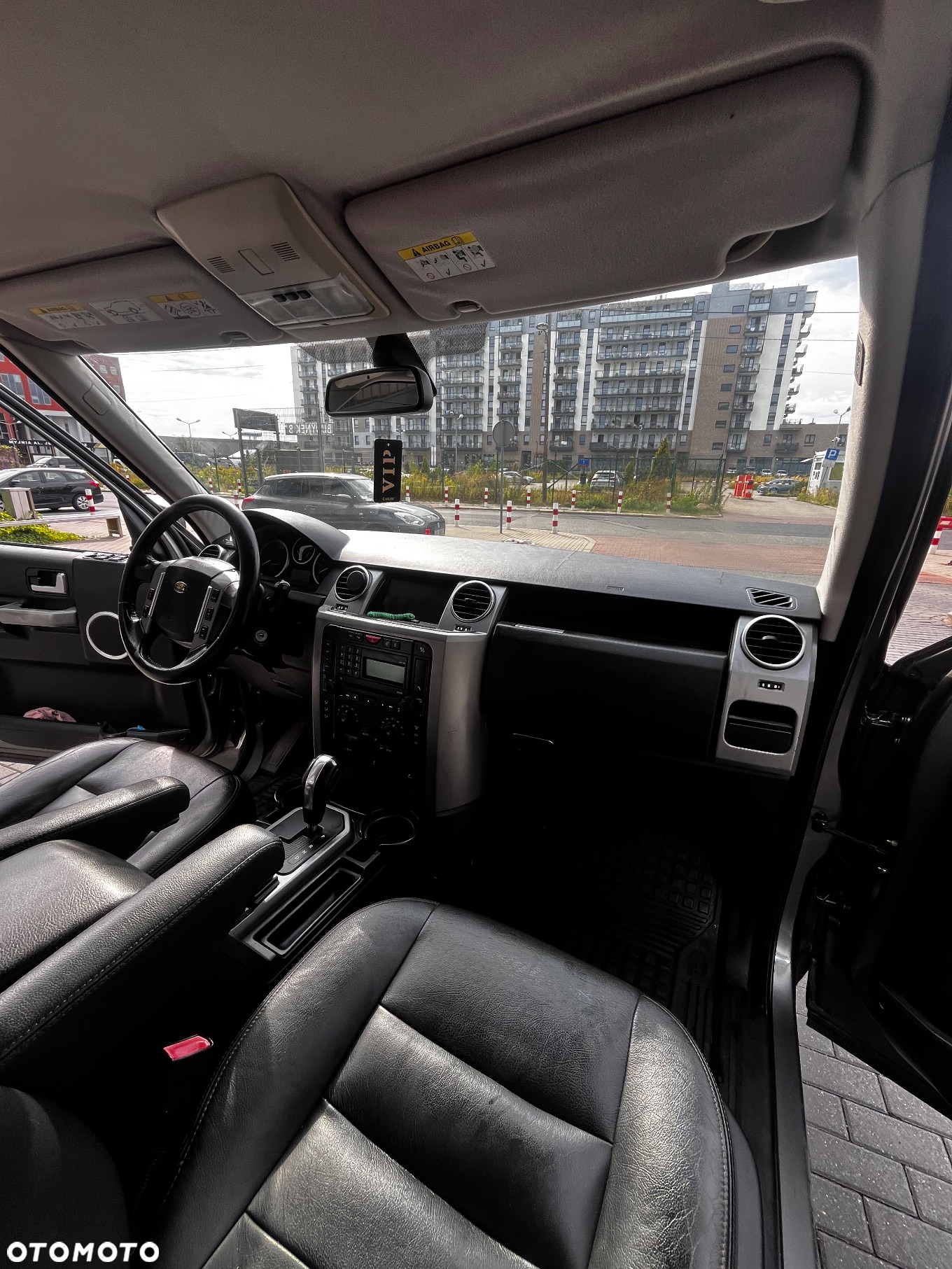Land Rover Discovery IV 2.7D V6 SE - 17