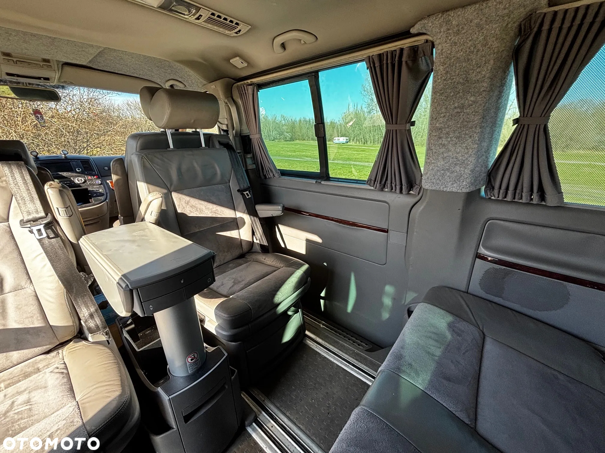 Volkswagen Multivan - 16