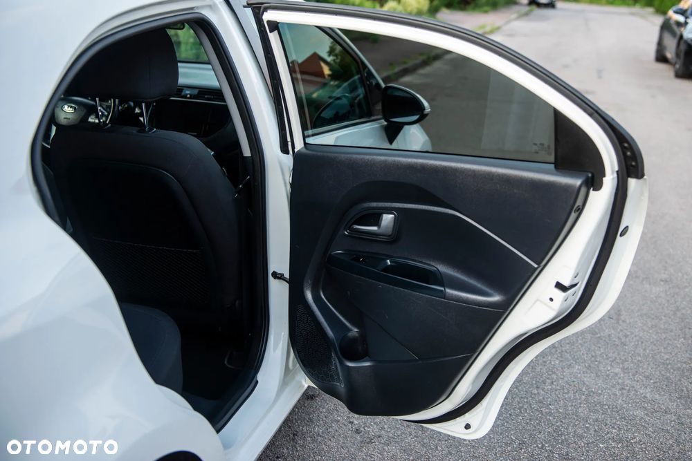 Kia Rio 1.2 Attract - 35