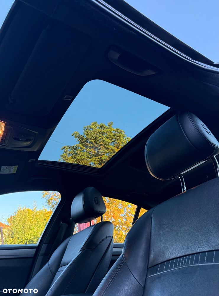 BMW Seria 5 525d xDrive - 32