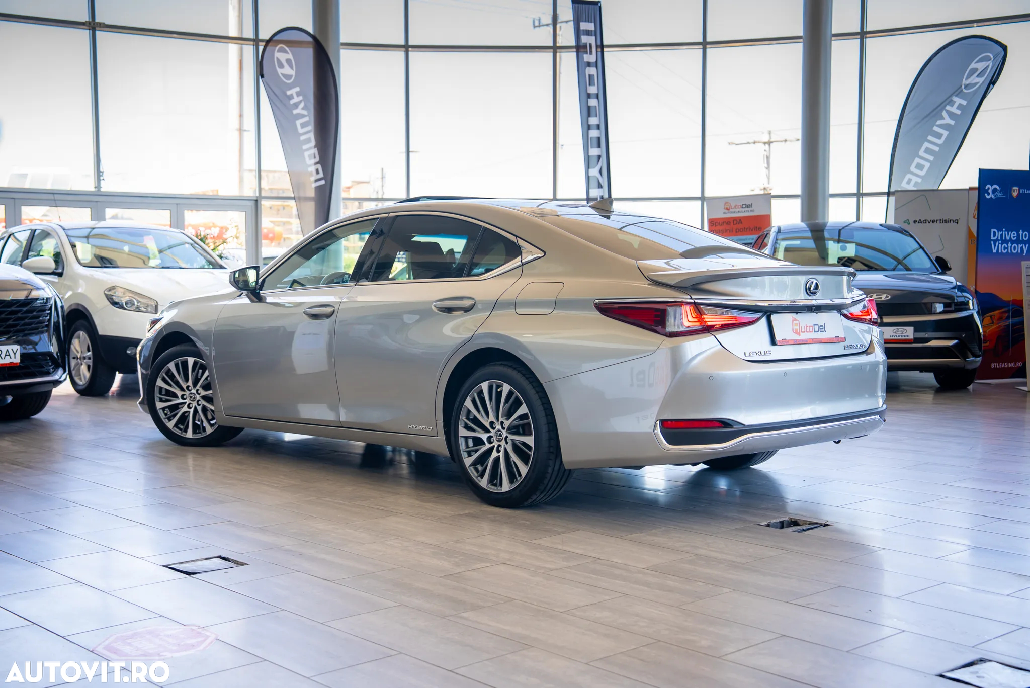Lexus Seria ES 300h 2.5 TNGA HV 25H- 4X2 CVT Executive - 3
