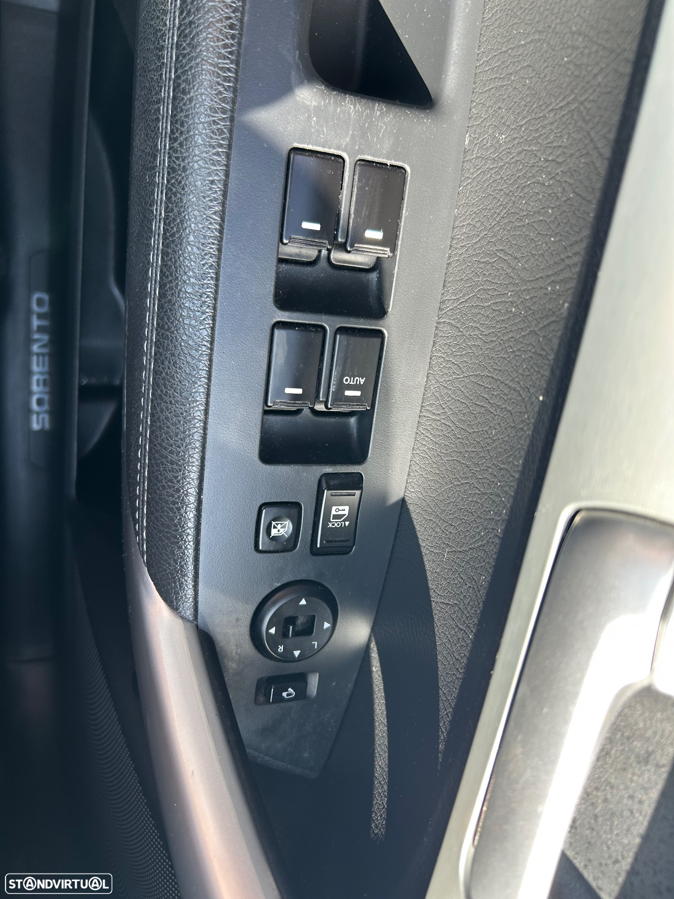 Kia Sorento 2.0 CRDi TX Tecto Panorâmico - 25