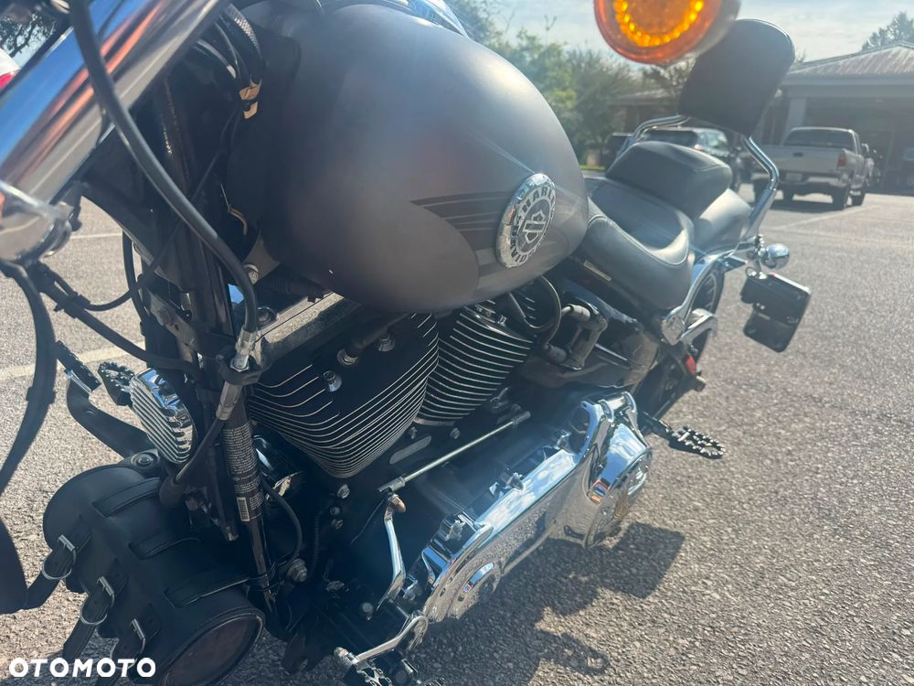 Harley-Davidson Softail Breakout - 25