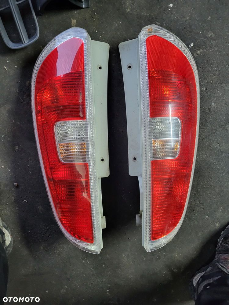 Lampa tylna skoda Roomster 07r kompletna