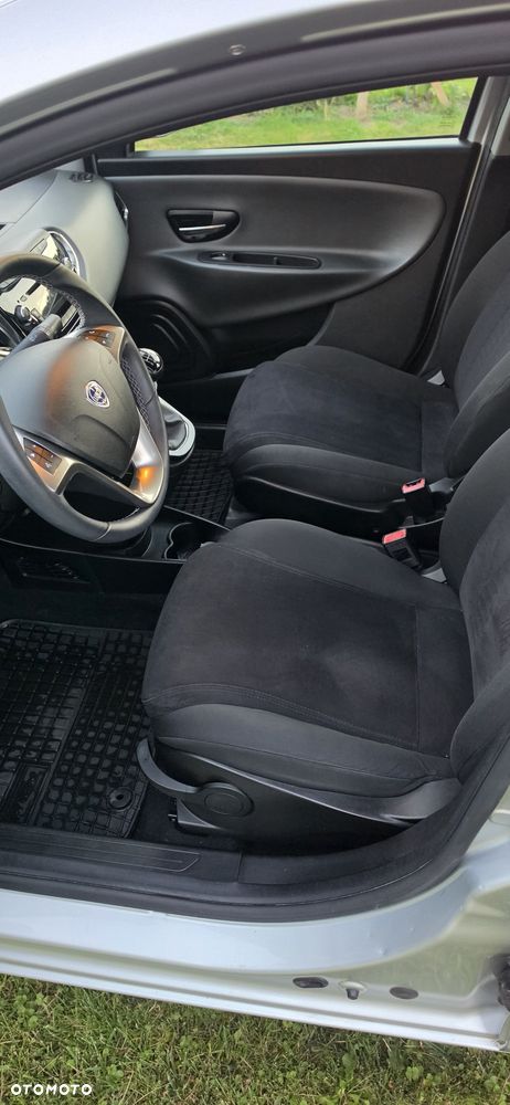 Lancia Ypsilon - 7
