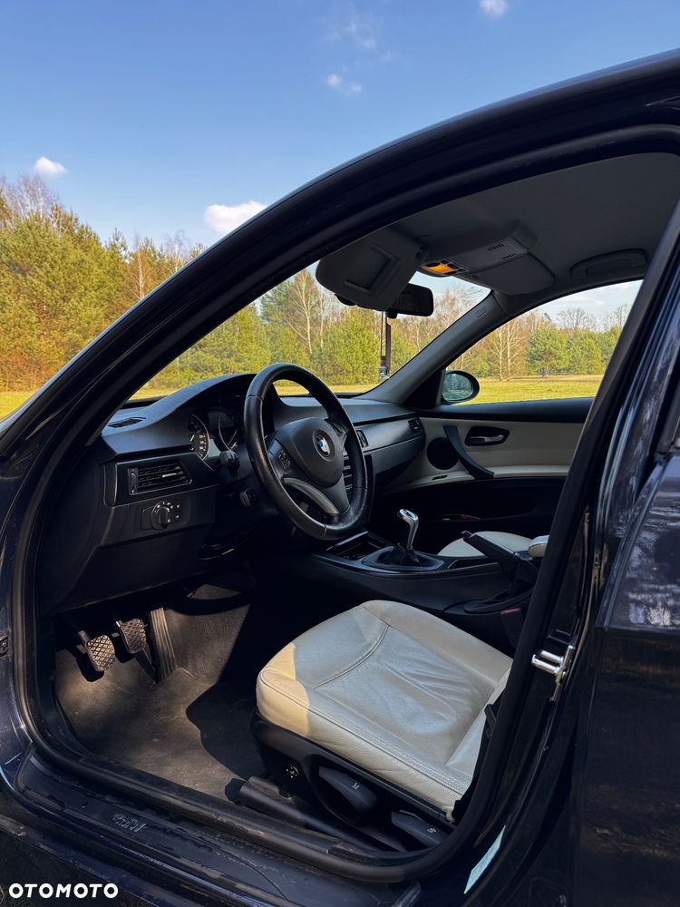 BMW Seria 3 320i - 17