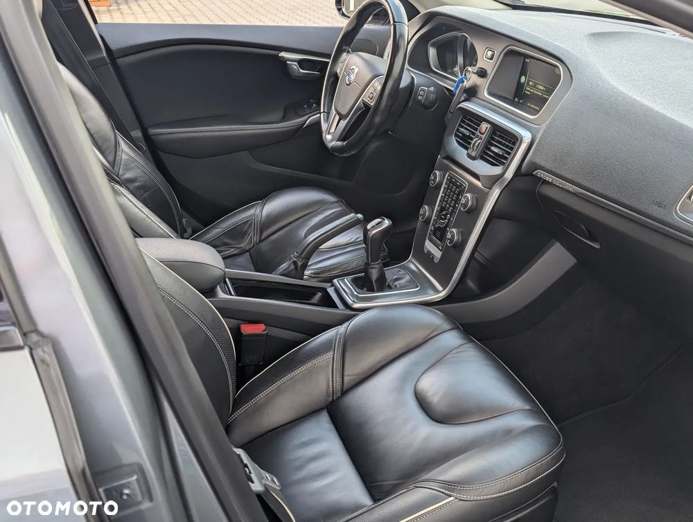Volvo V40 Cross Country - 3