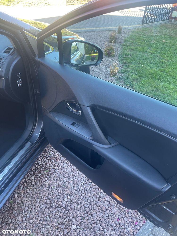 Toyota Avensis - 16