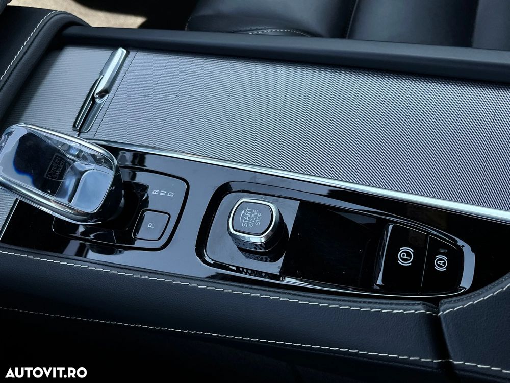 Volvo XC 90 Recharge T8 eAWD R-Design - 24