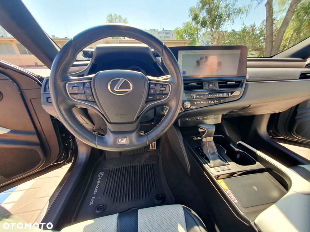 Lexus ES 300h F Sport Edition - 20