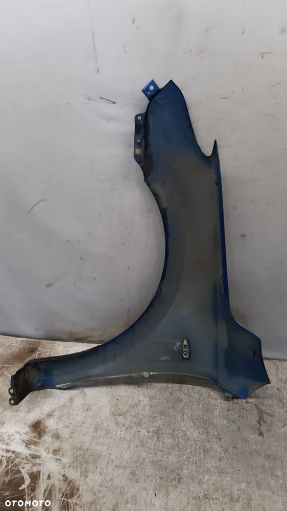 * BŁOTNIK PRAWY PRZÓD HYUNDAI I30 BŁĘKITNY KOLOR BV - 4