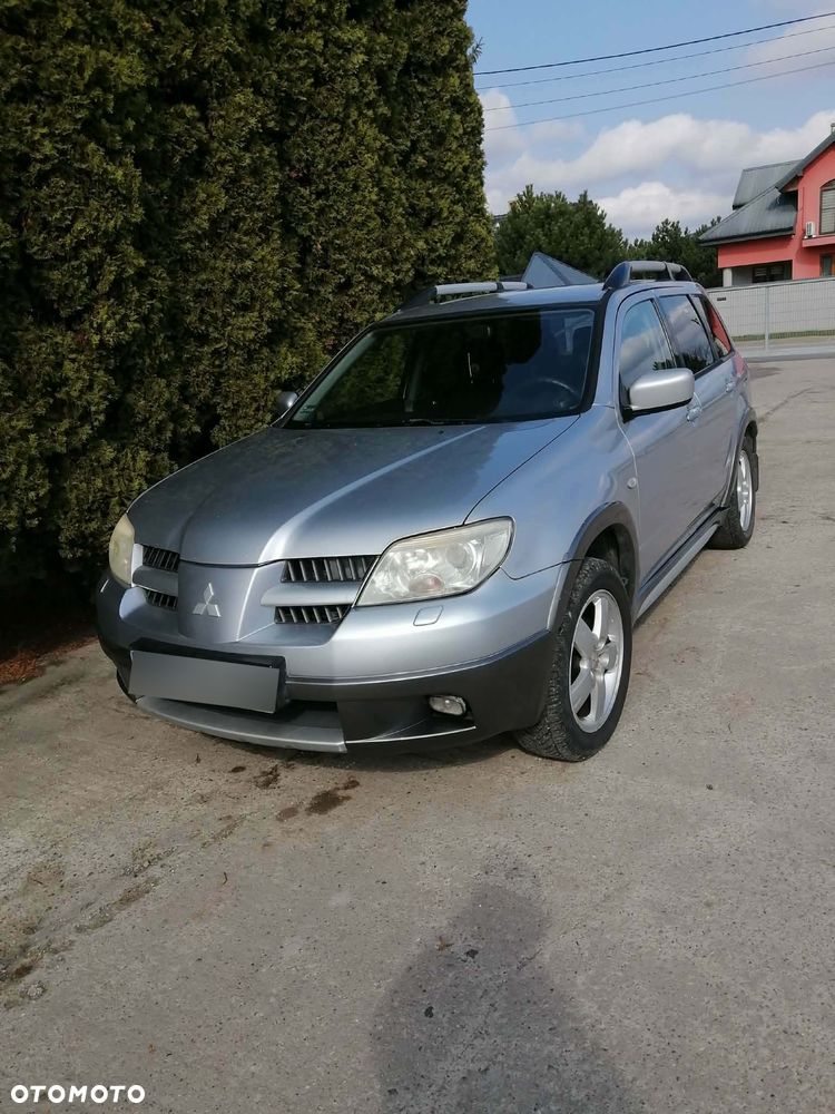 Mitsubishi Outlander - 1
