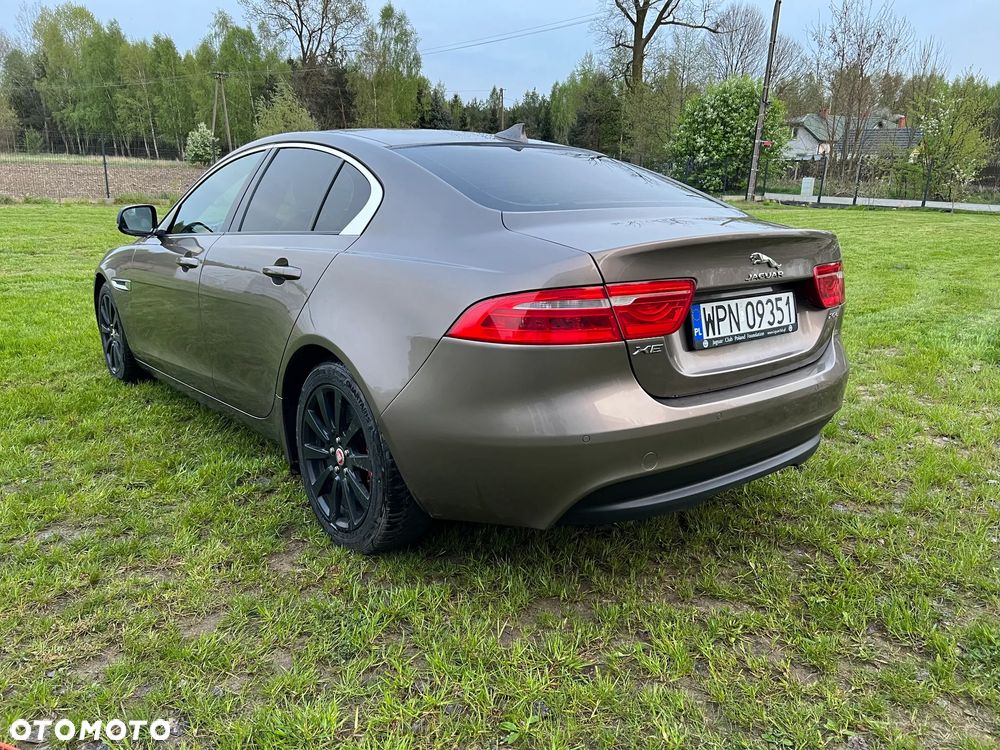 Jaguar XE 2.0 T Pure - 16