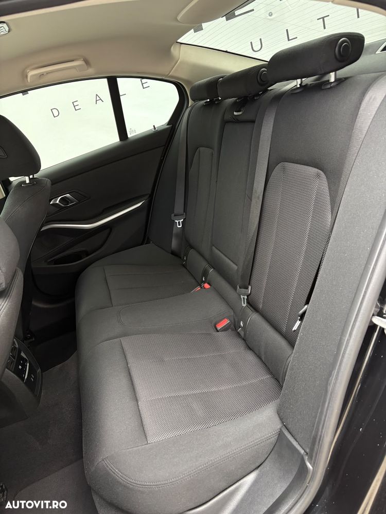 BMW Seria 3 318i Aut. Sport Line - 33