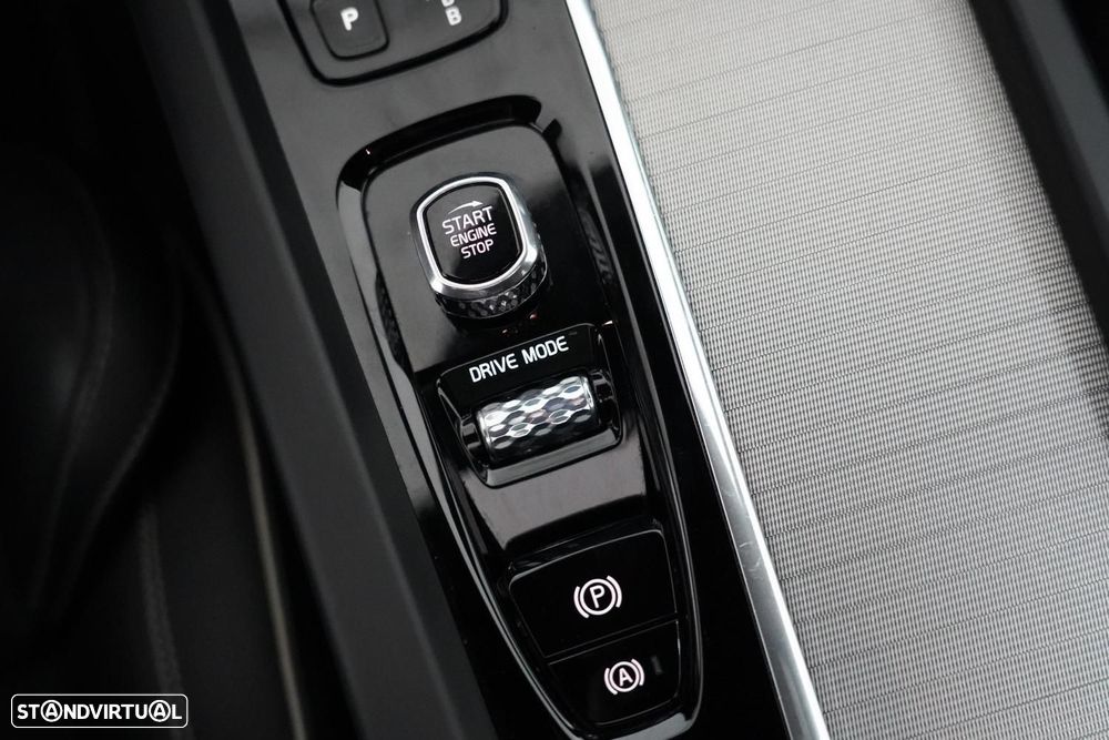 Volvo XC 60 2.0 T8 PHEV R-Design AWD - 15