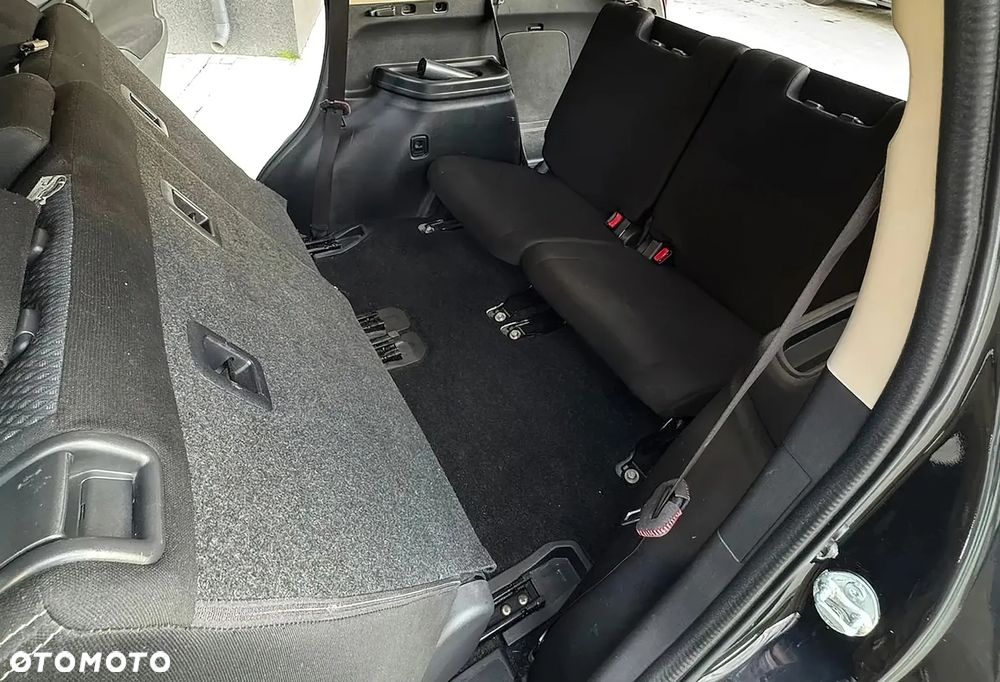 Mitsubishi Outlander - 12