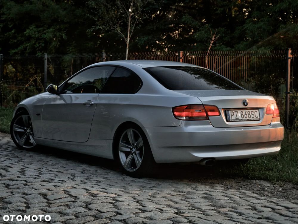 BMW Seria 3 320i - 11