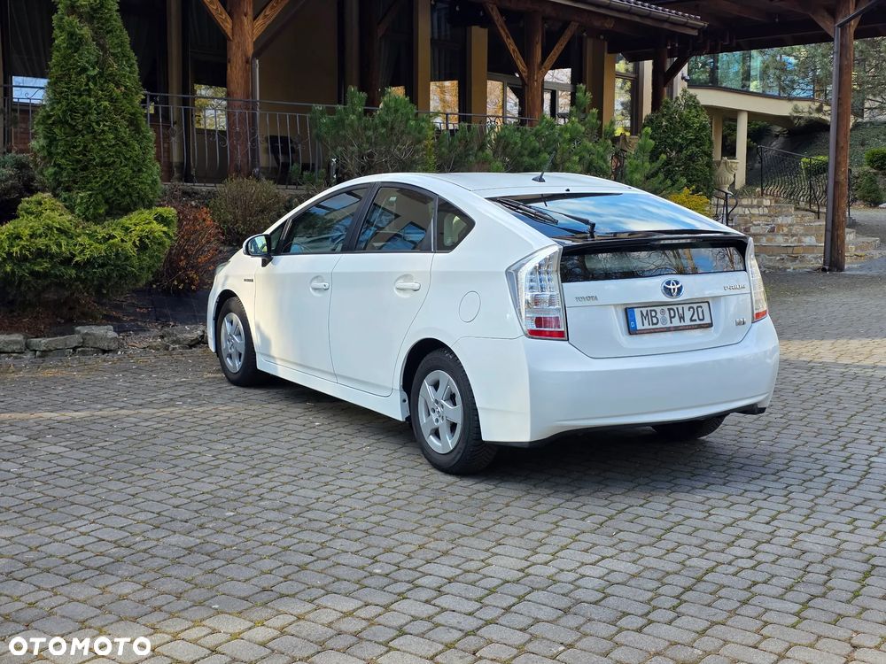 Toyota Prius (Hybrid) - 11