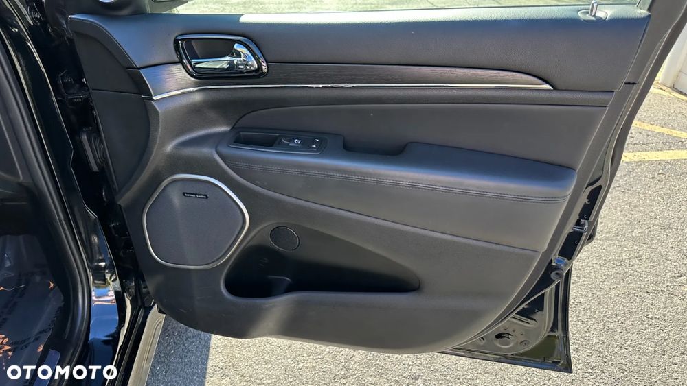 Jeep Grand Cherokee - 21