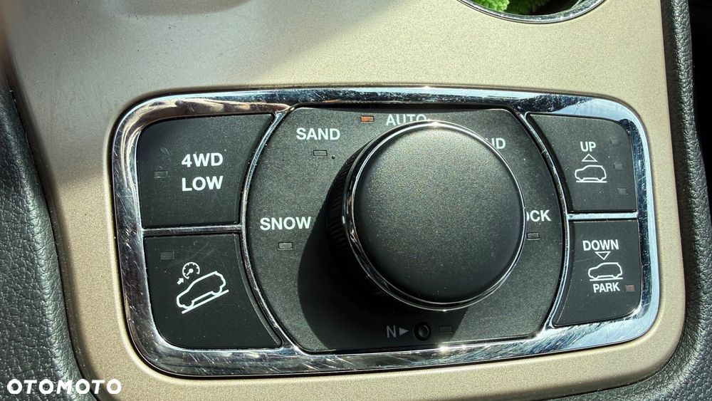 Jeep Grand Cherokee - 26