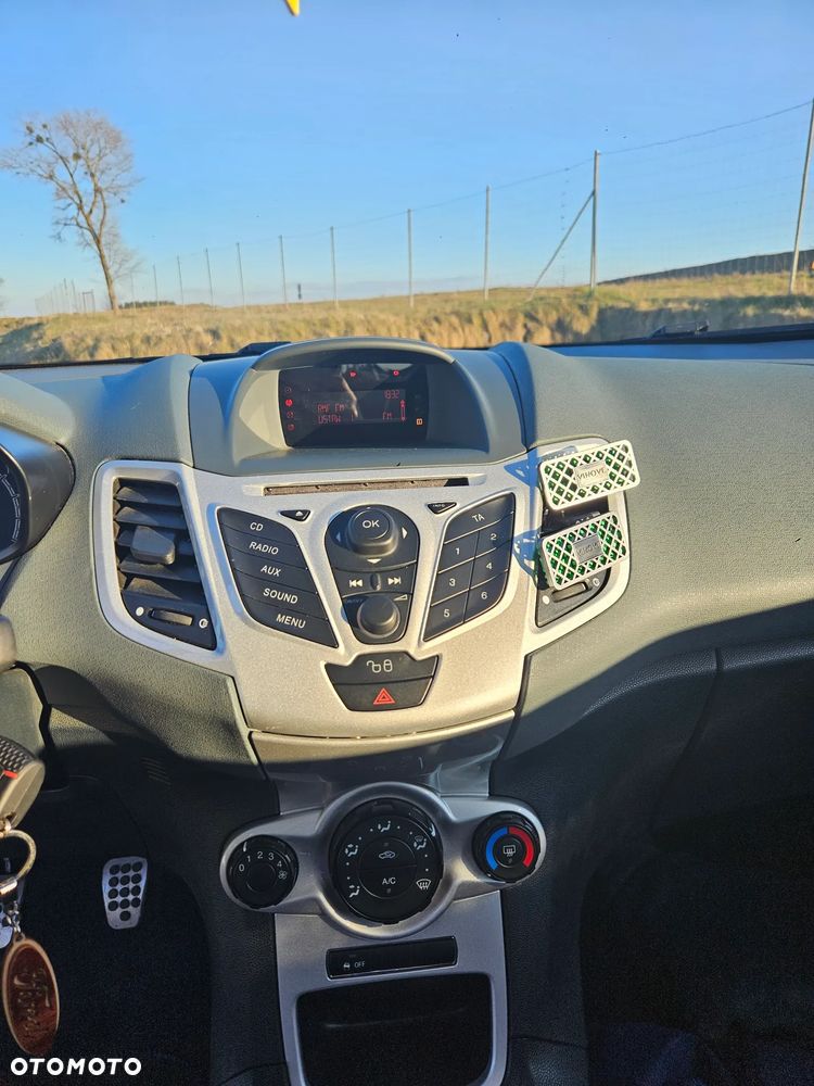 Ford Fiesta 1.6 Ti-VCT Sport - 11