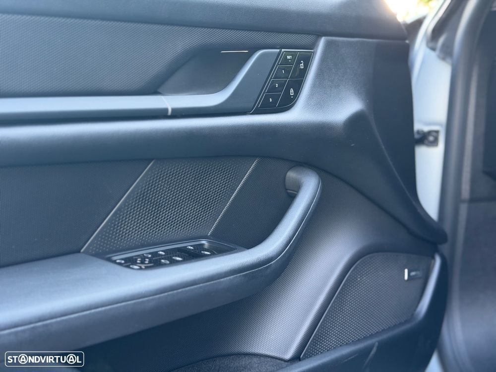 Porsche Taycan Standard - 57