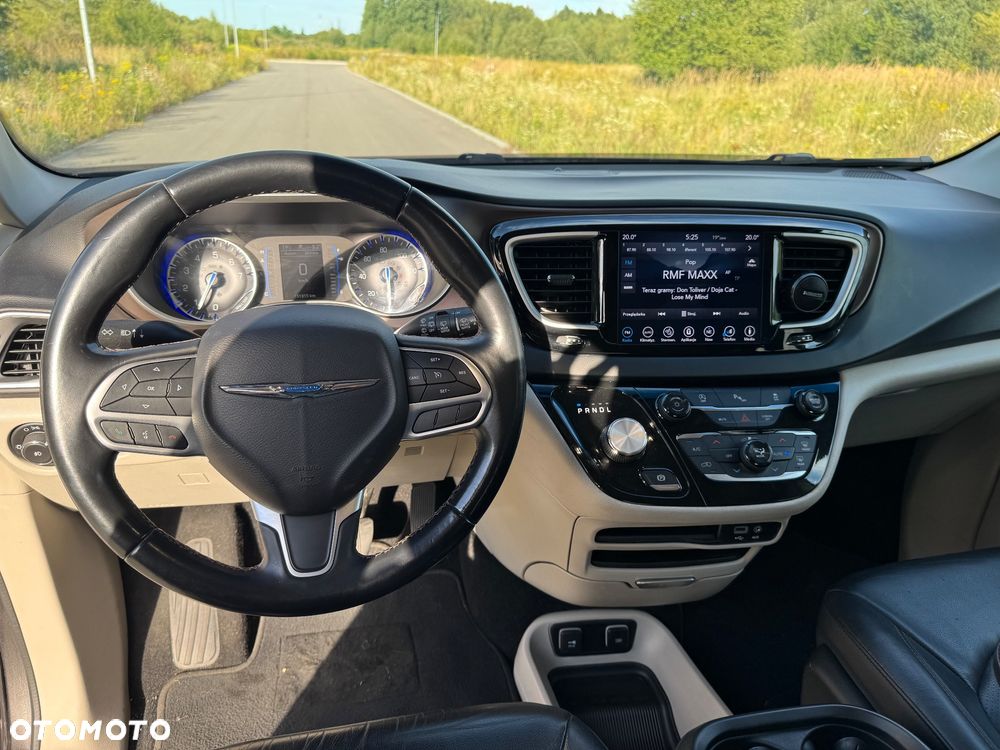 Chrysler Pacifica - 31