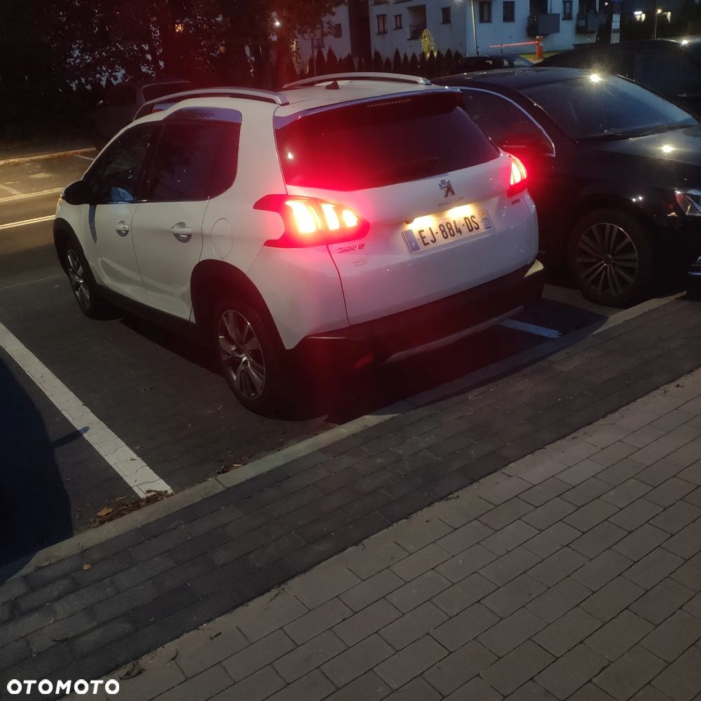 Peugeot 2008 1.2 Pure Tech Allure S&S EAT6 - 35