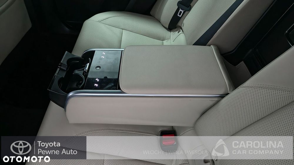 Toyota Camry - 16