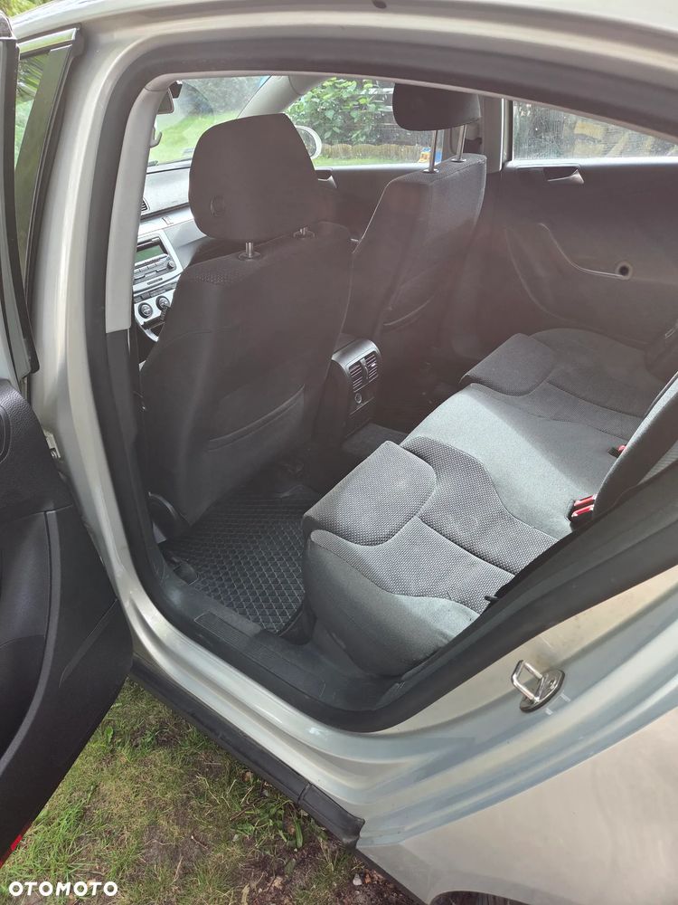 Volkswagen Passat 2.0 TDI Comfortline - 15