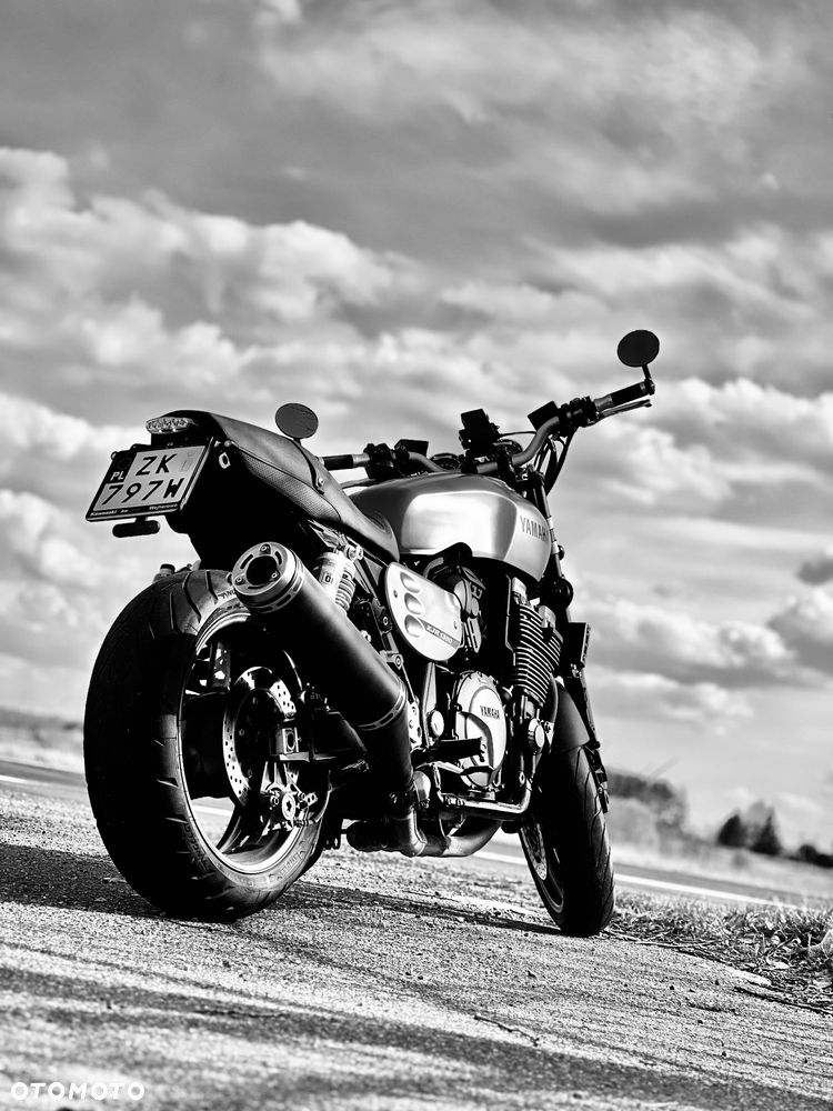 Yamaha XJR - 16