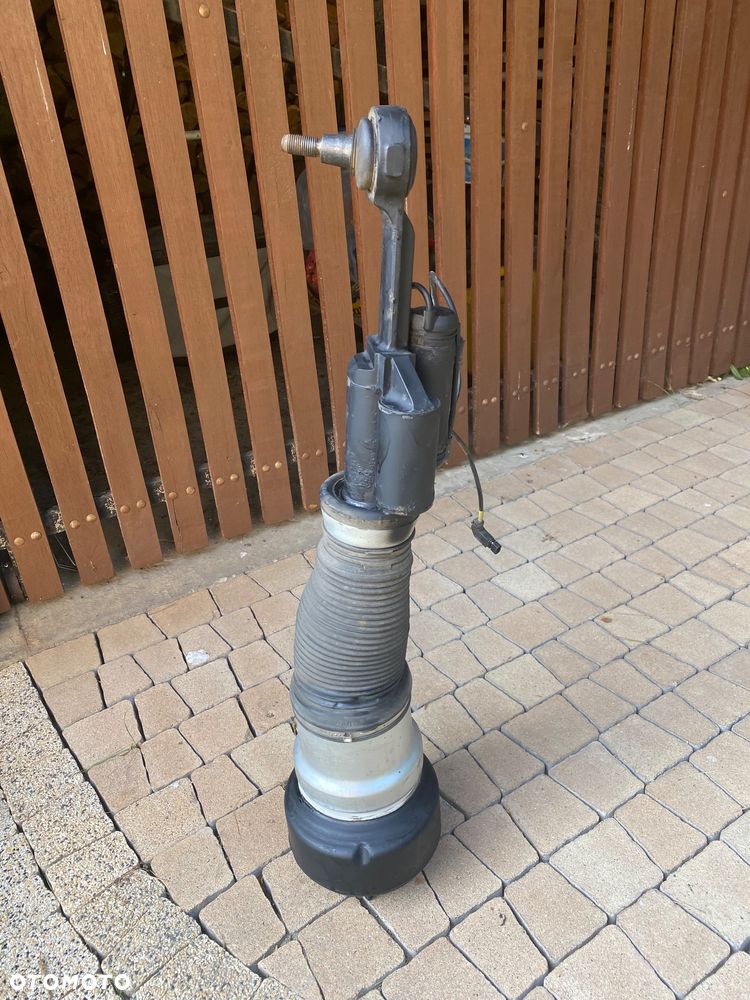 Prawy przedni airmatic Mercedes W221 4 matic - 3