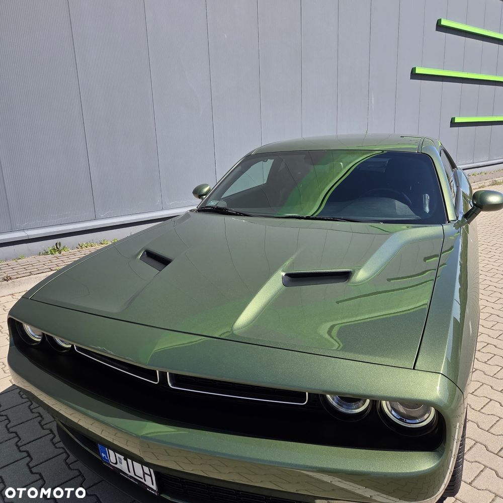 Dodge Challenger - 1