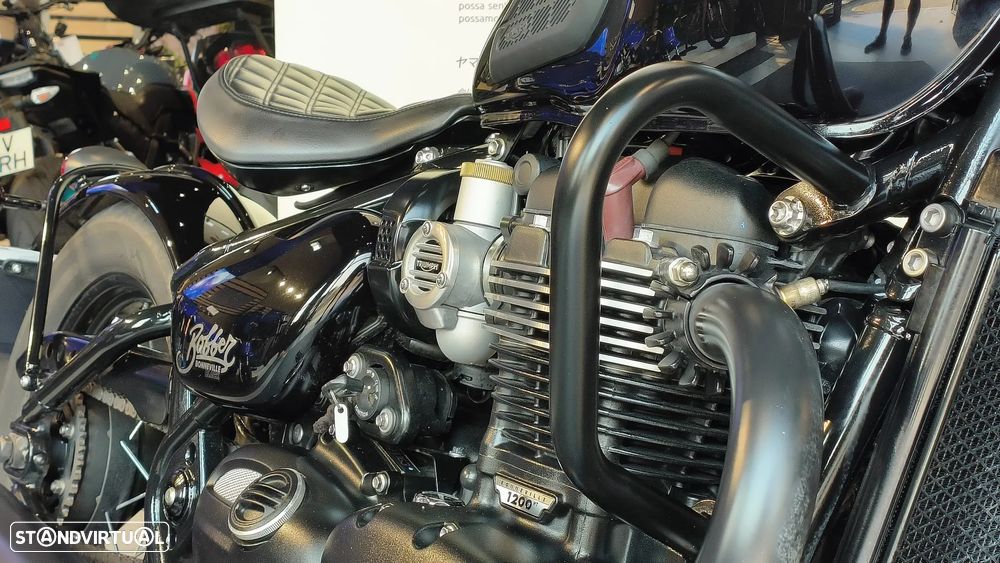 Triumph Bonneville Bobber 1200 Black Edition - 4