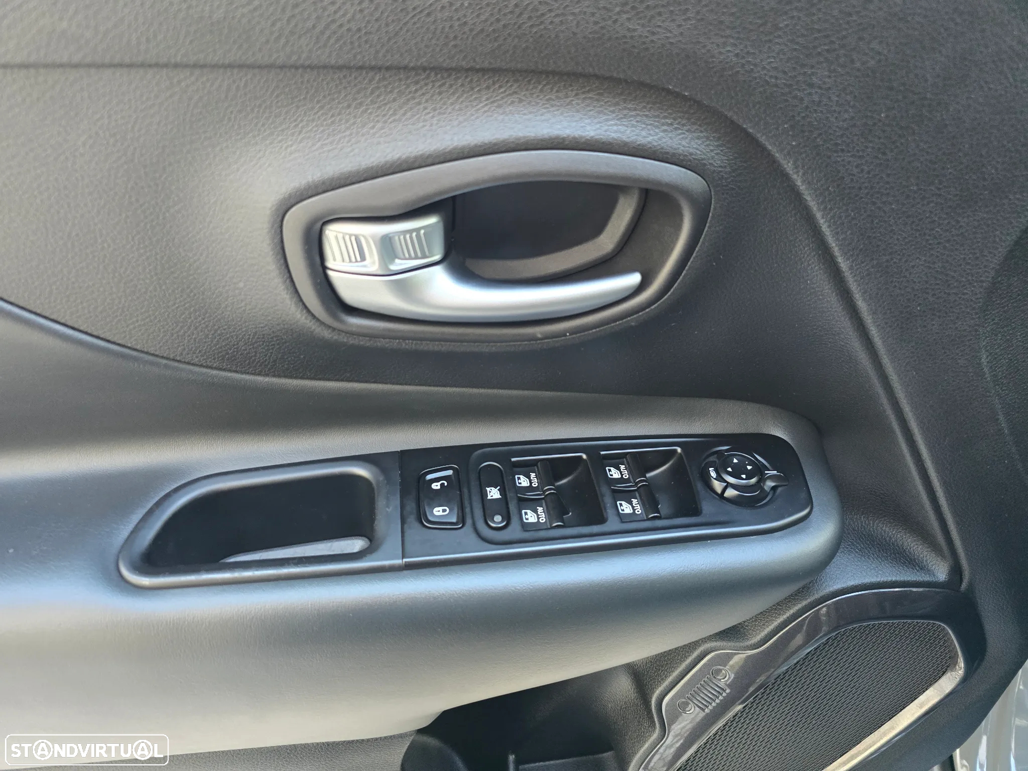Jeep Renegade 1.3 TG 4Xe Upland - 17