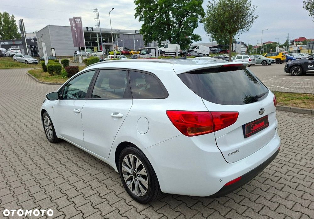 Kia Ceed - 11