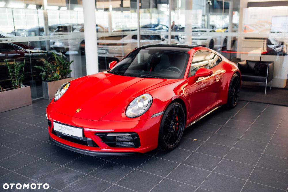 Porsche 911 Carrera 4 GTS - 6
