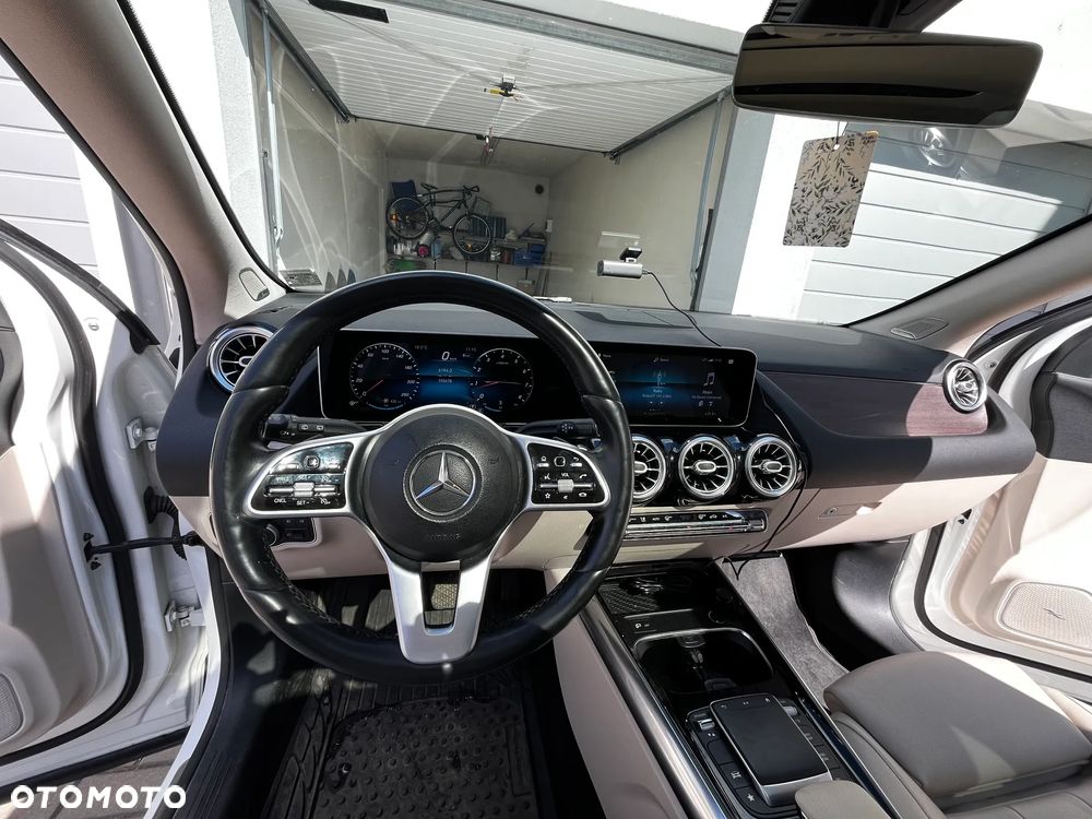 Mercedes-Benz GLA - 9