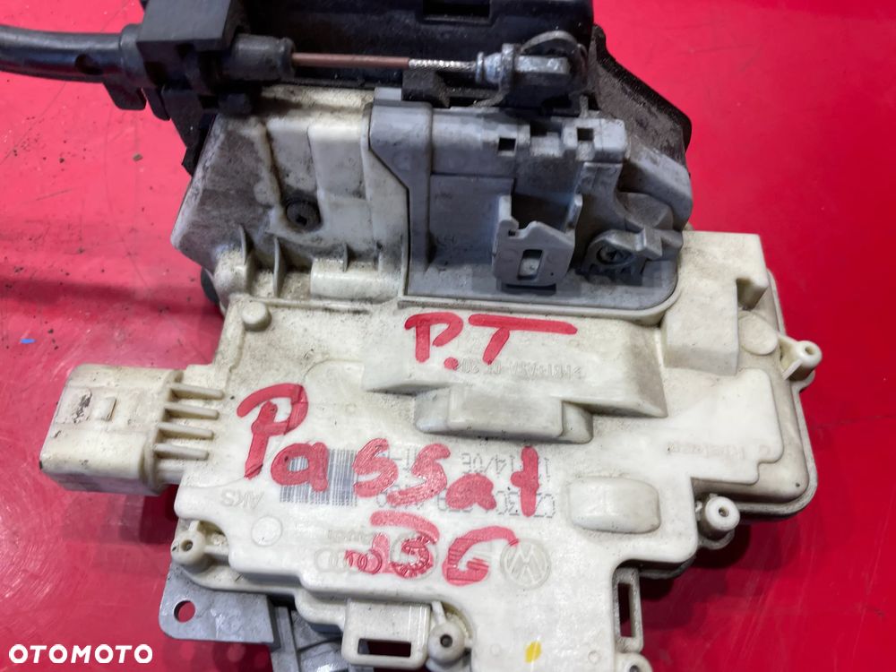PASSAT B6 zamek drzwi tył prawy - 4
