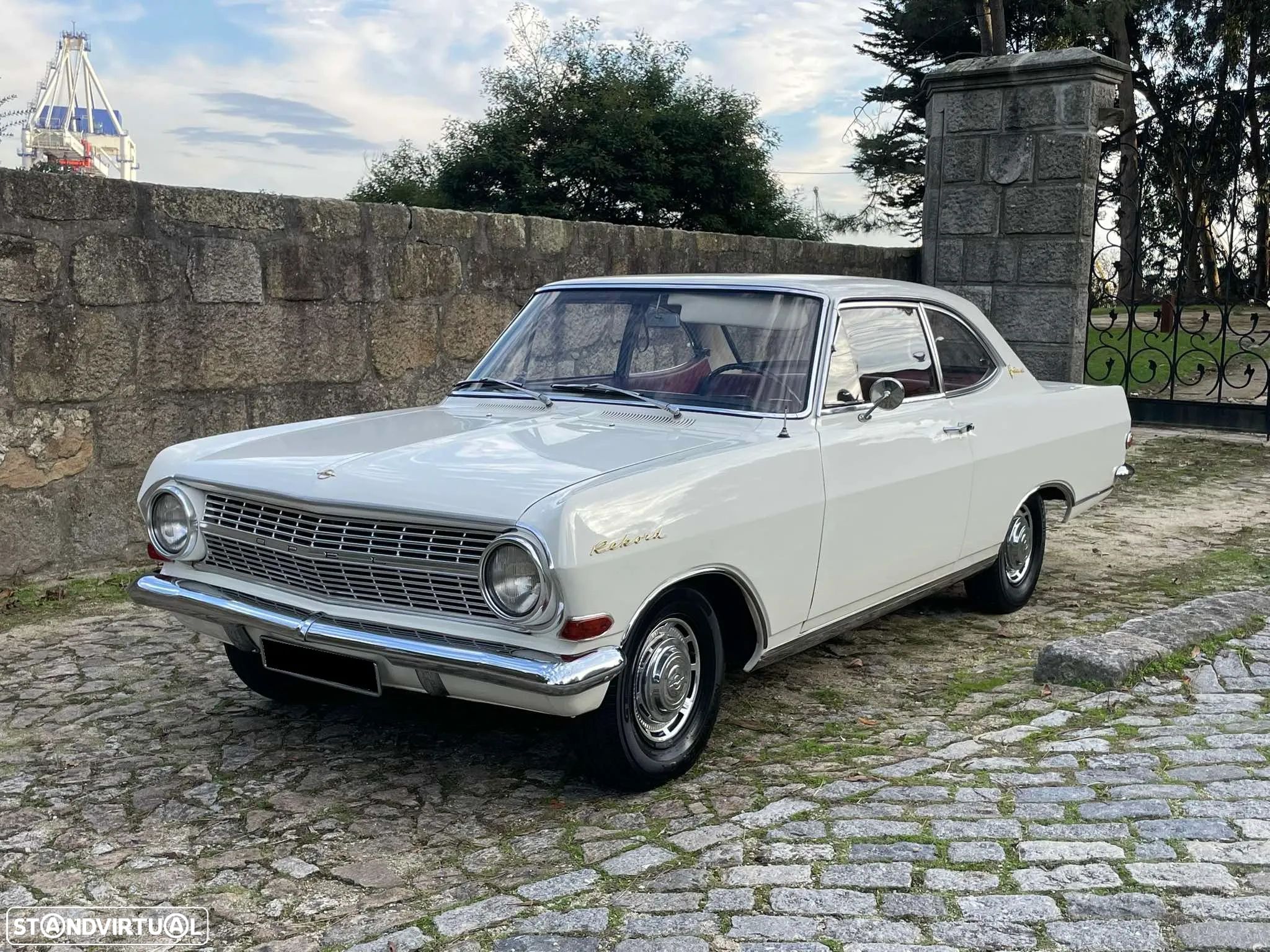 Opel Olympia Rekord 1700 Coupe - 1