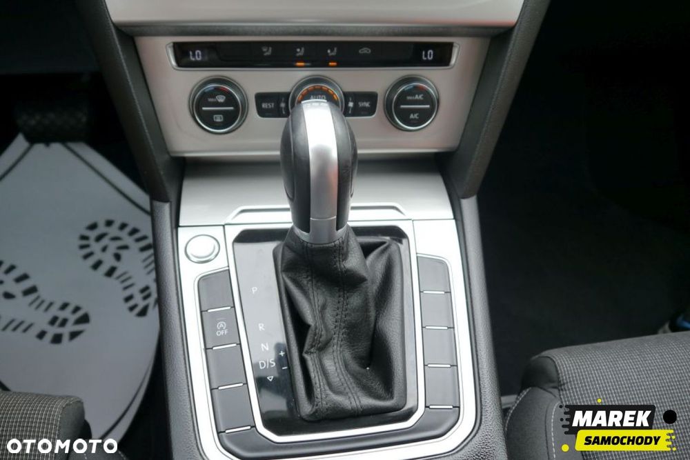 Volkswagen Passat - 22