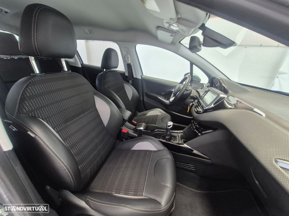 Peugeot 2008 1.2 PureTech Allure - 22