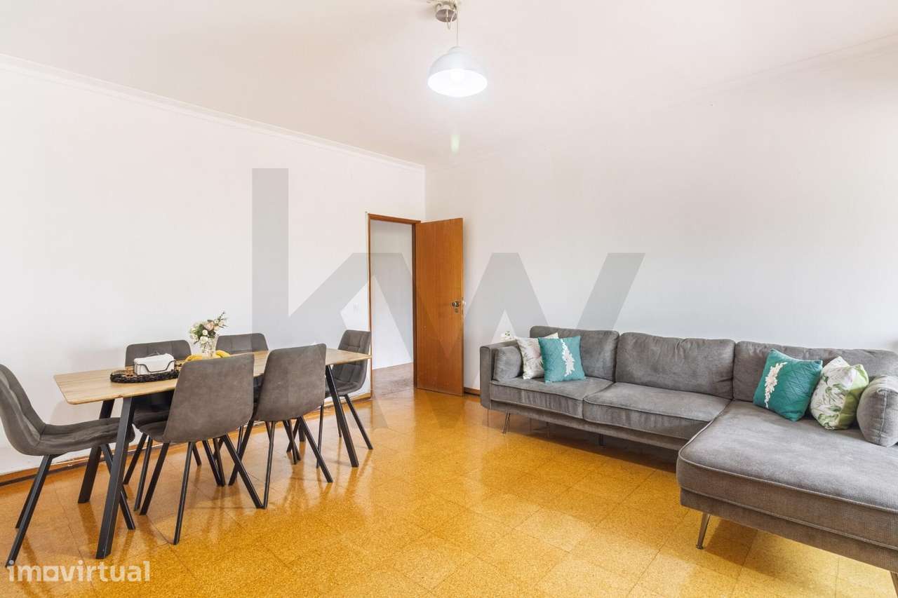 Apartamento T3 com 3 Varandas e Vista Desafogada no Laranjeiro – O S - Grande imagem: 2/27